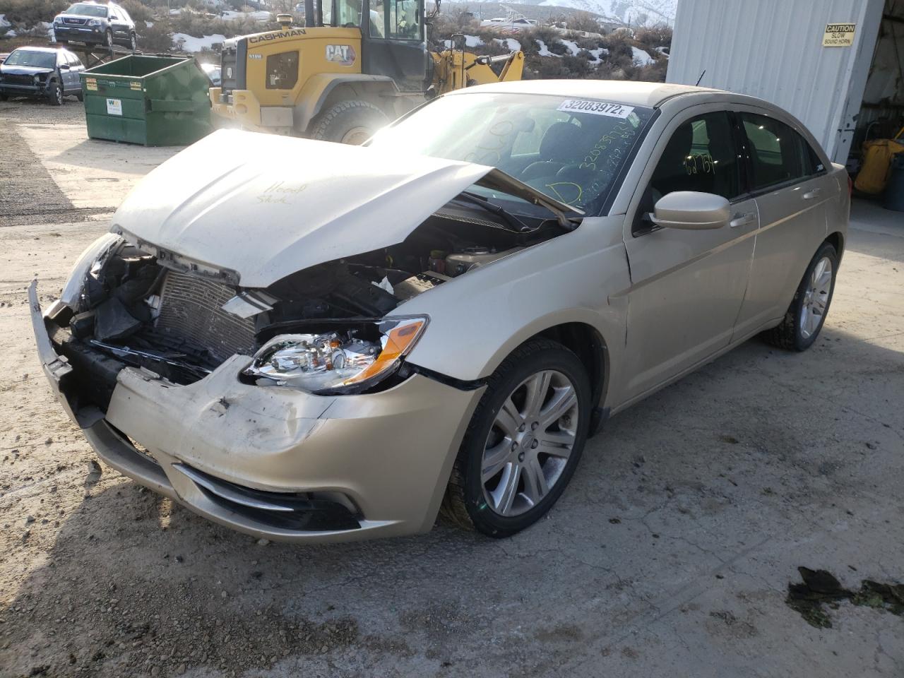 Photo 2 from auction – 2013 CHRYSLER 200 LX with VIN 1C3CCBAB1DN671965