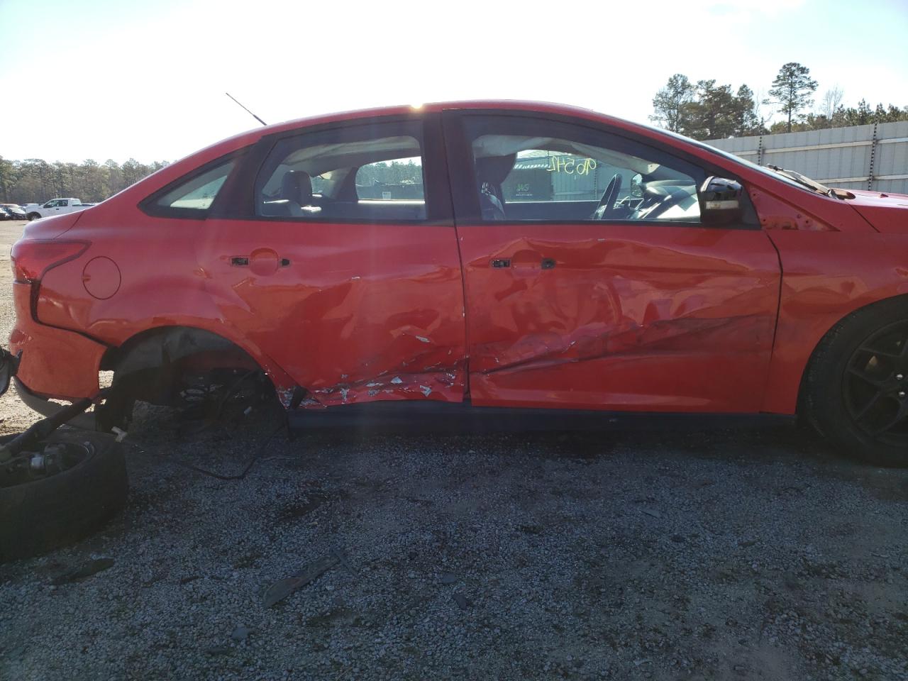 Photo 9 from auction – 2016 FORD FOCUS SE with VIN 1FADP3F22GL239362