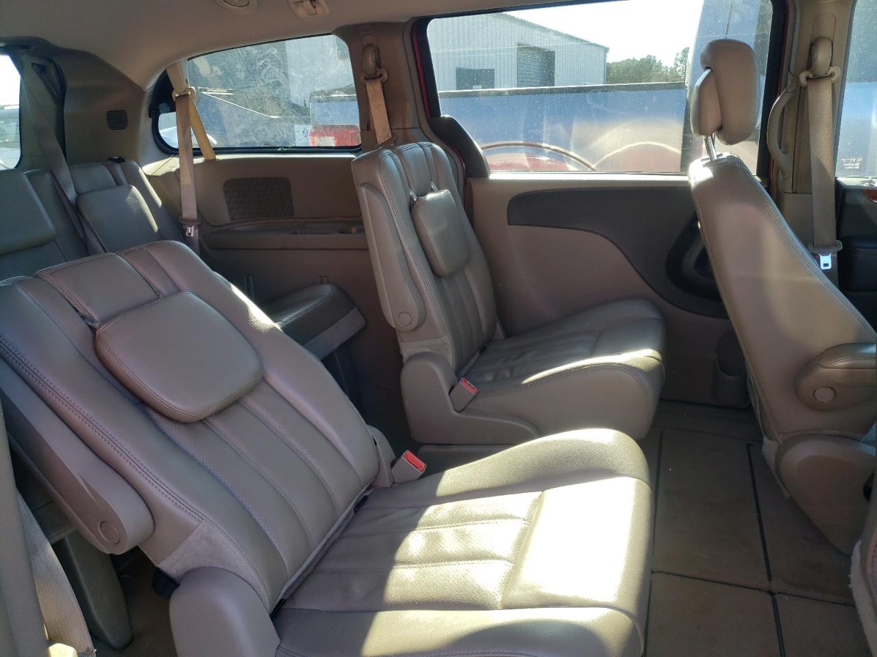 Photo 6 from auction – 2012 CHRYSLER TOWN & COU with VIN 2C4RC1BG2CR369015