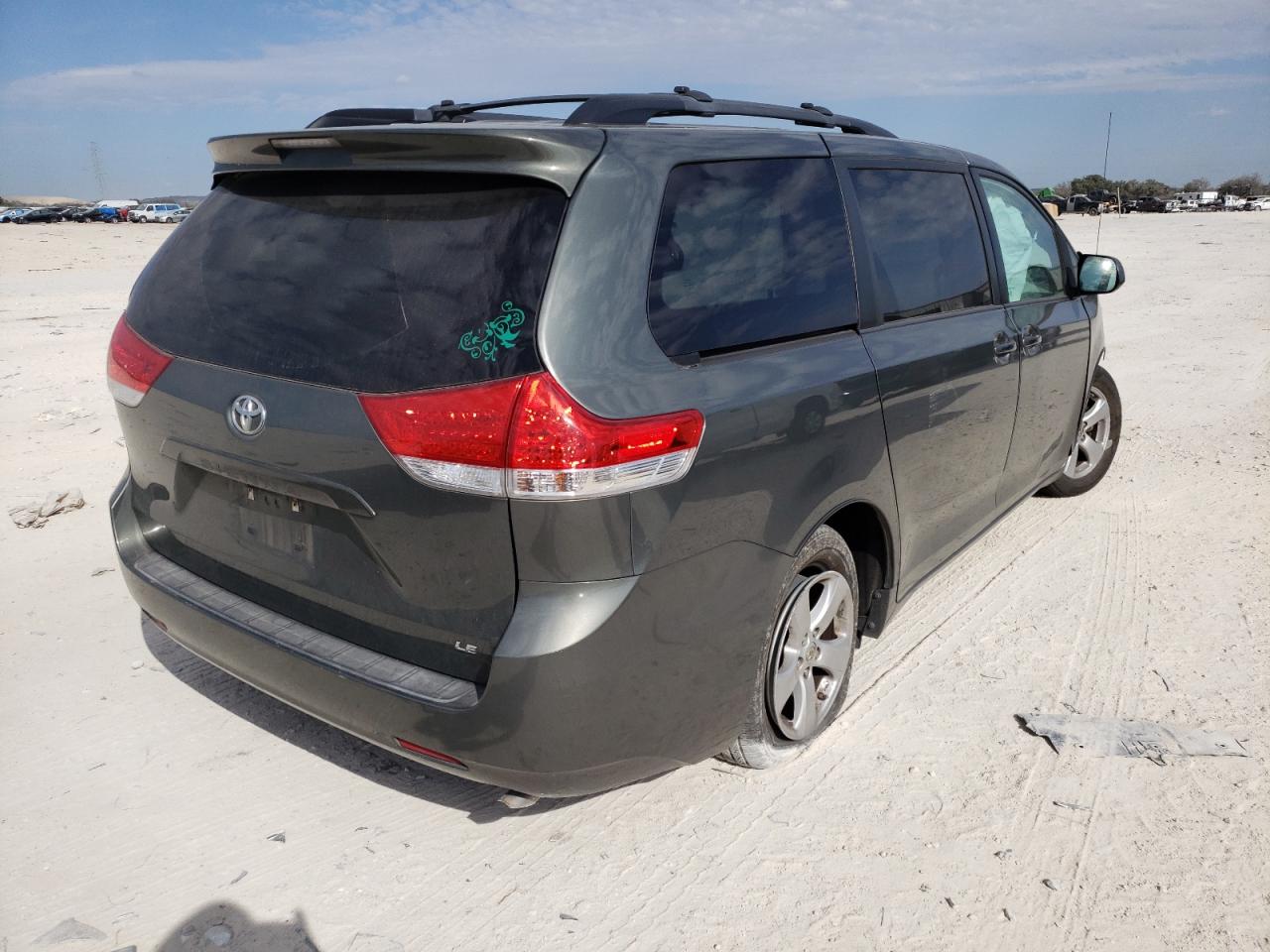 Photo 4 from auction – 2014 TOYOTA SIENNA LE with VIN 5TDKK3DC5ES444505