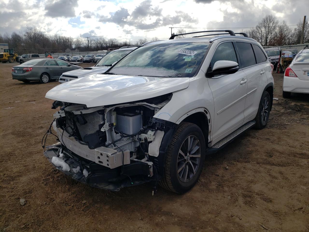 Photo 2 from auction – 2018 TOYOTA HIGHLANDER with VIN 5TDJZRFH1JS864579