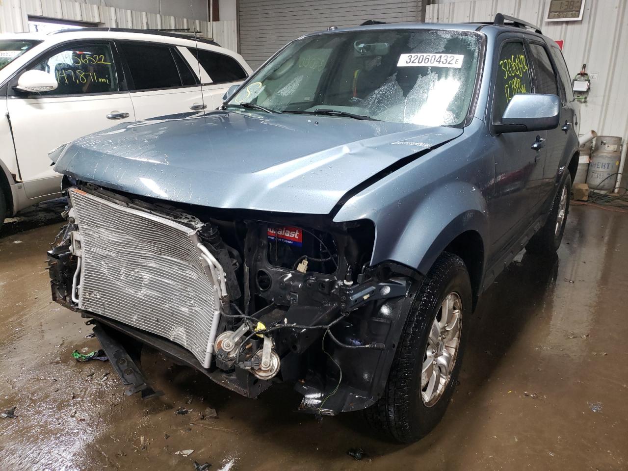 Photo 2 from auction – 2010 FORD ESCAPE LIM with VIN 1FMCU9EG8AKA61562