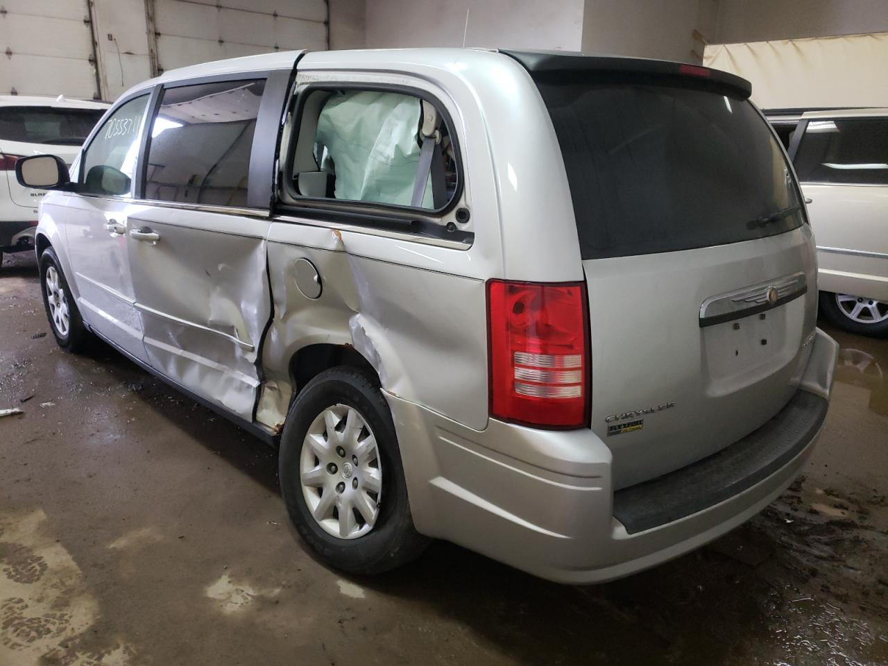 Photo 3 from auction – 2009 CHRYSLER TOWN & COU with VIN 2A8HR44E99R526869