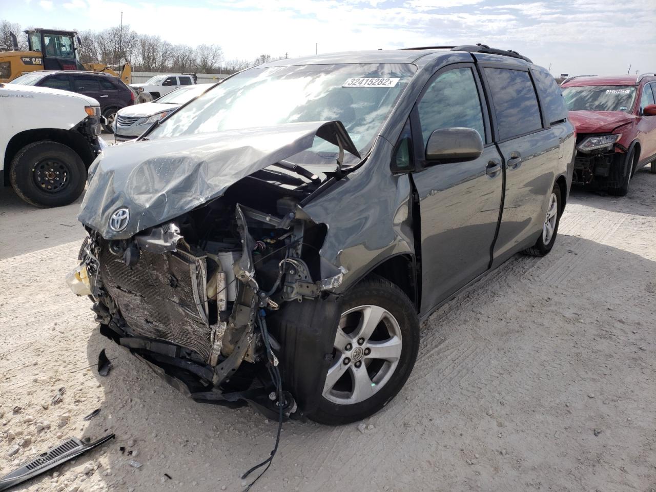 Photo 2 from auction – 2014 TOYOTA SIENNA LE with VIN 5TDKK3DC5ES444505