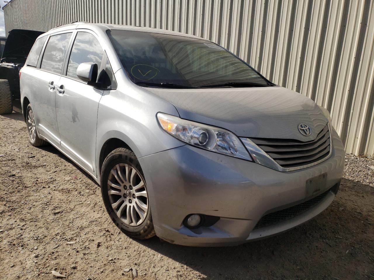 Photo 1 from auction – 2016 TOYOTA SIENNA XLE with VIN 5TDYK3DC3GS740832