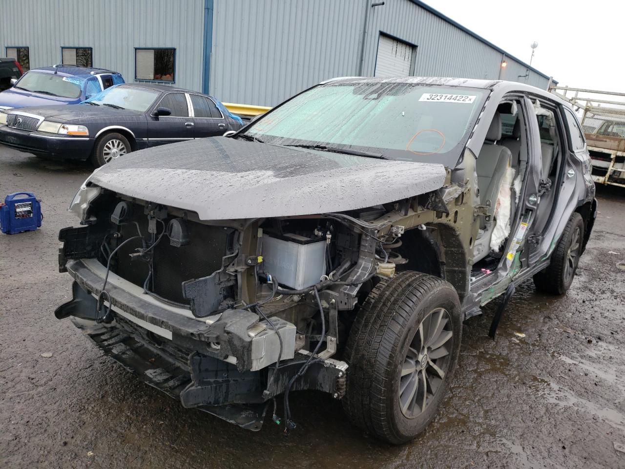 Photo 2 from auction – 2018 TOYOTA HIGHLANDER with VIN 5TDJZRFH2JS528536