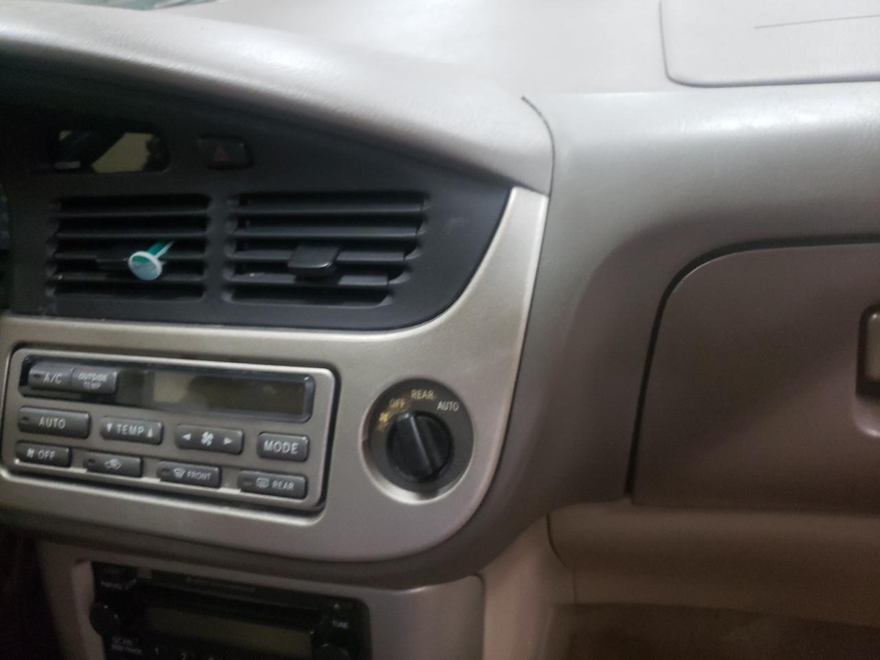 Photo 9 from auction – 2001 TOYOTA SIENNA CE with VIN 4T3ZF13C31U401671