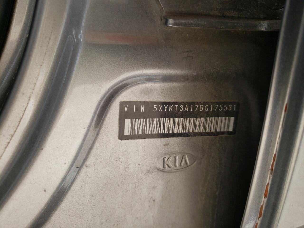 Photo 10 from auction – 2011 KIA SORENTO BA with VIN 5XYKT3A17BG175531