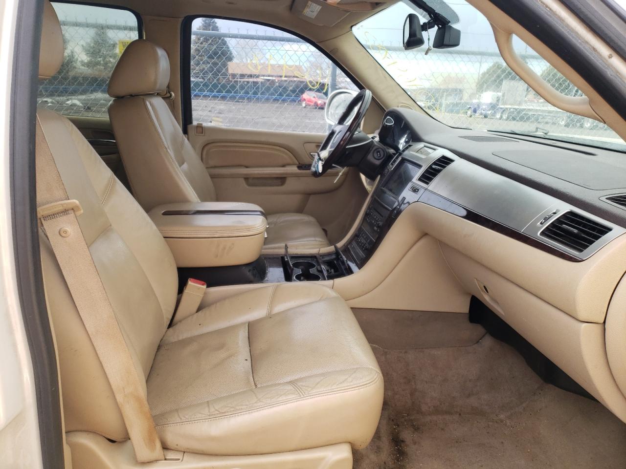 Photo 5 from auction – 2011 CADILLAC ESCALADE L with VIN 1GYS4BEF8BR102631