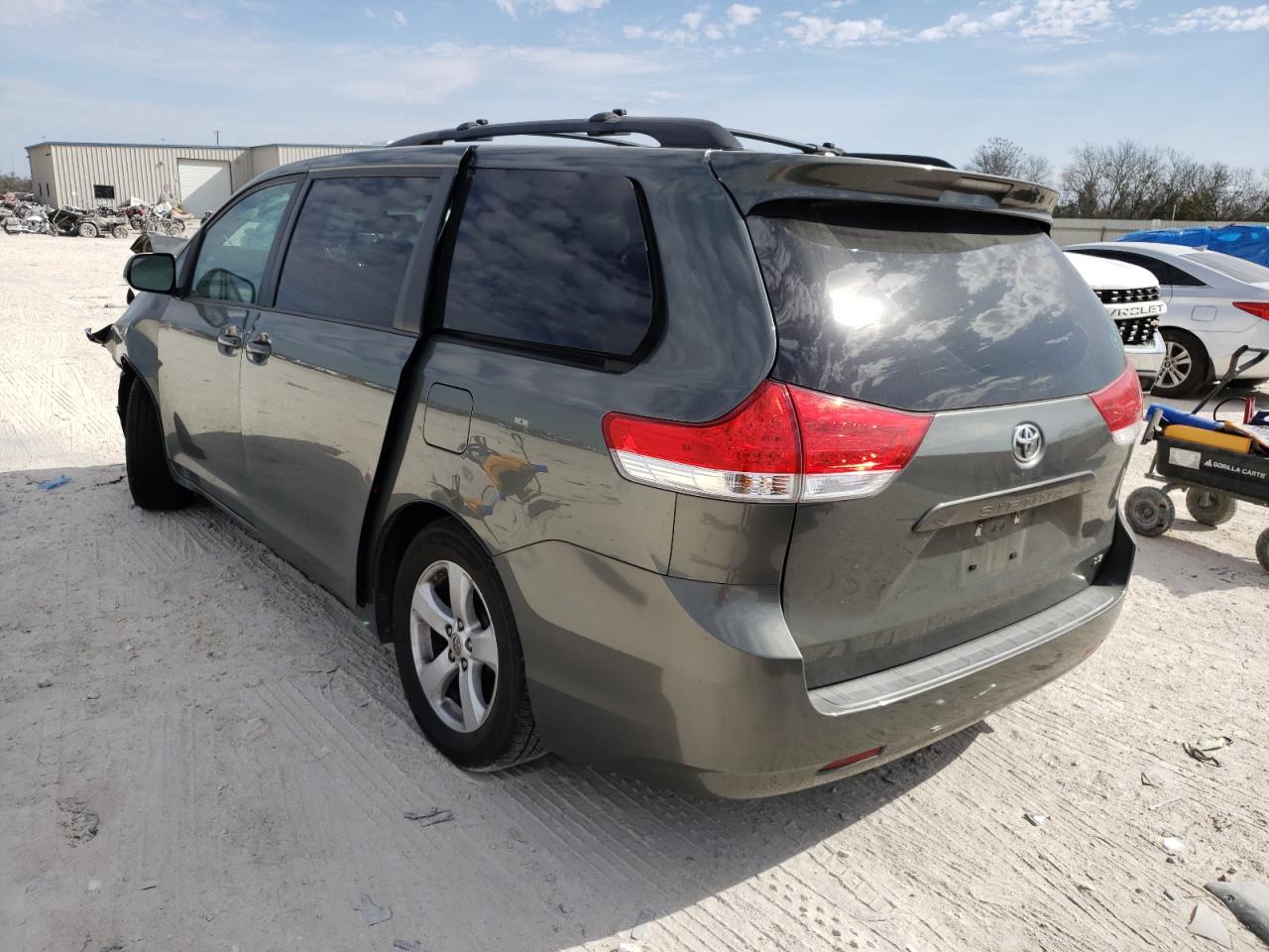 Photo 3 from auction – 2014 TOYOTA SIENNA LE with VIN 5TDKK3DC5ES444505