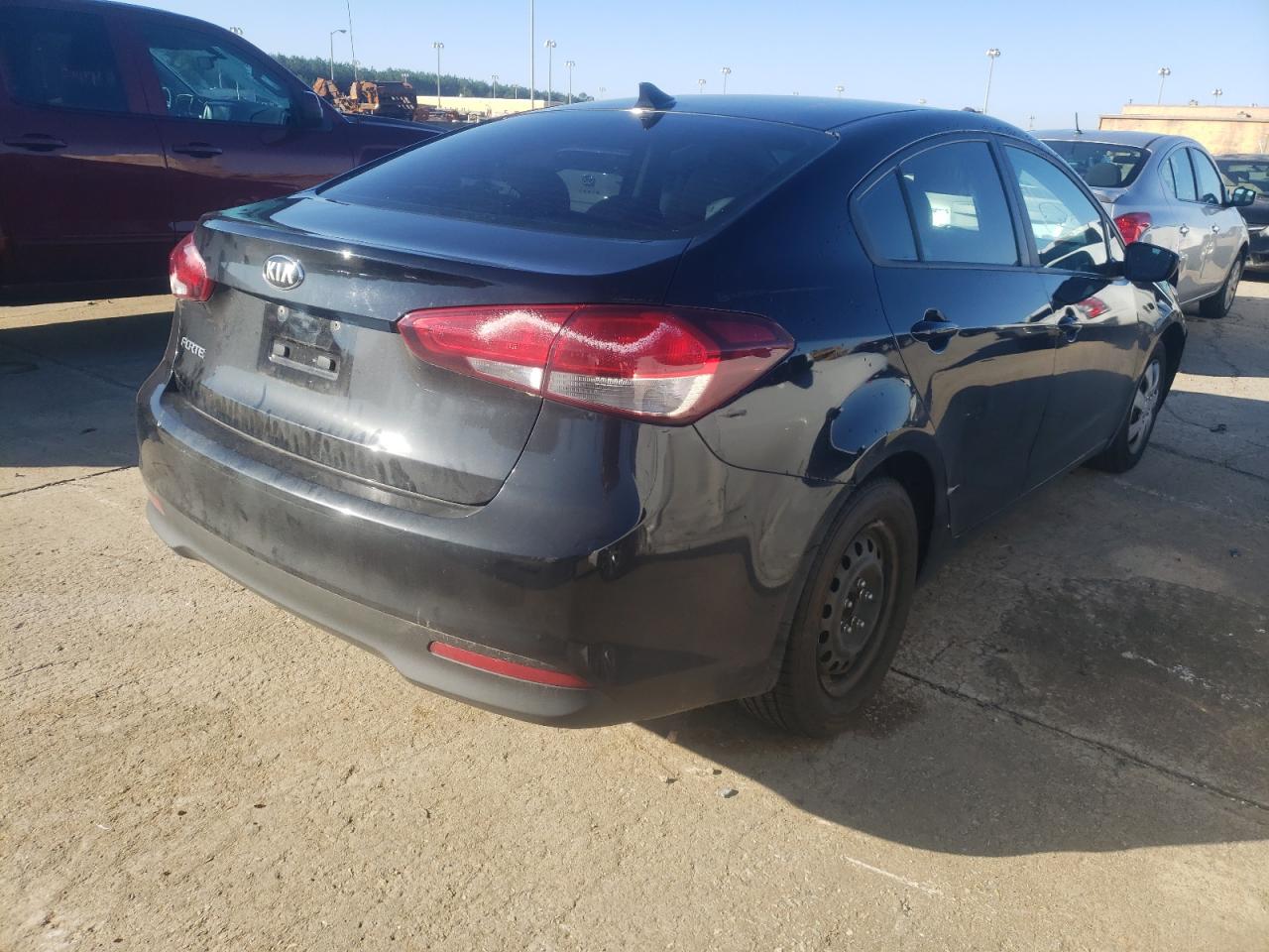 Photo 4 from auction – 2017 KIA FORTE LX with VIN 3KPFK4A79HE131051