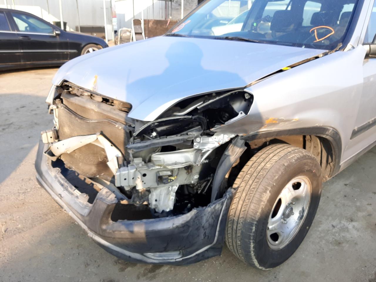 Photo 9 from auction – 2003 HONDA CR-V LX with VIN JHLRD68483C014613