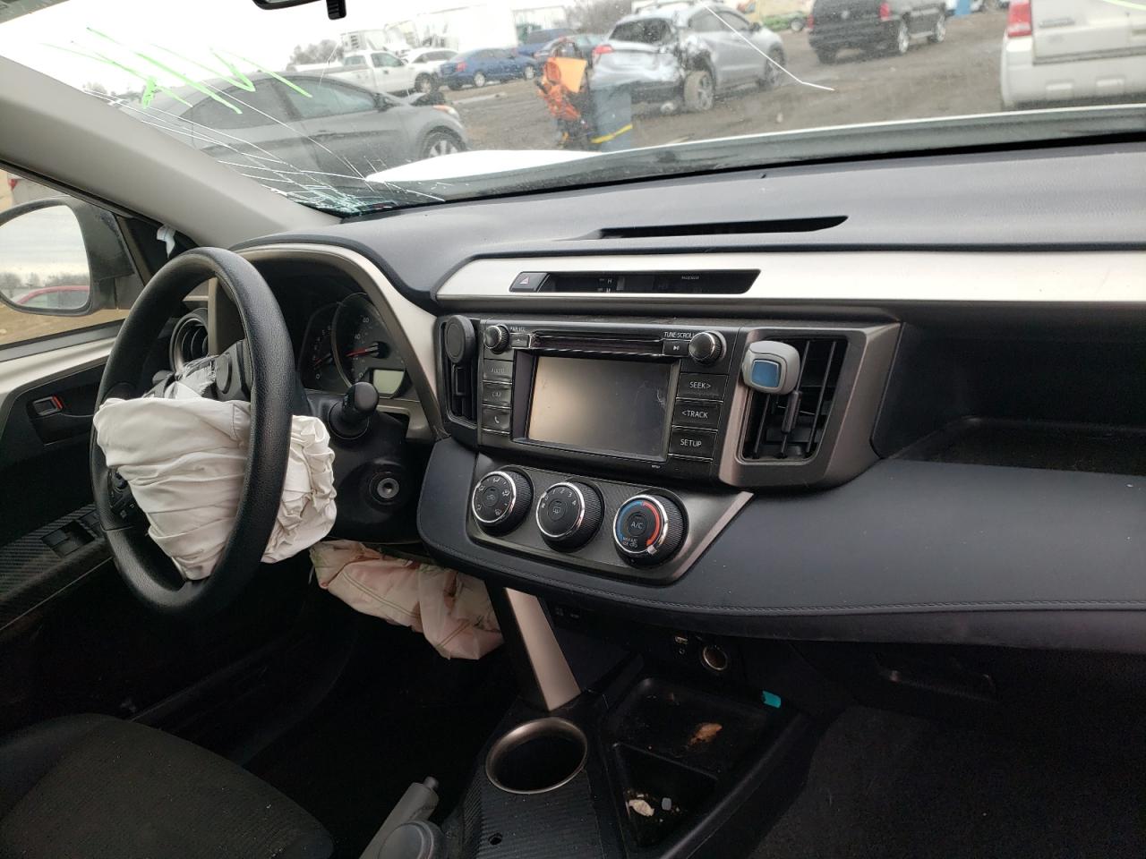 Photo 9 from auction – 2015 TOYOTA RAV4 LE with VIN JTMBFREV9FJ015194