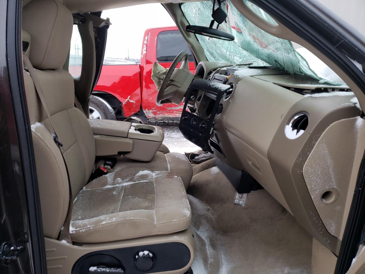 Photo 5 from auction – 2005 FORD F150 with VIN 1FTRF14W55NA21379