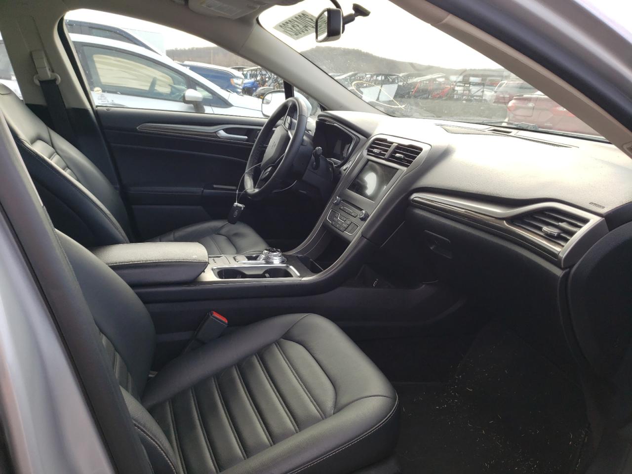 Photo 5 from auction – 2017 FORD FUSION SE with VIN 3FA6P0HD8HR412262
