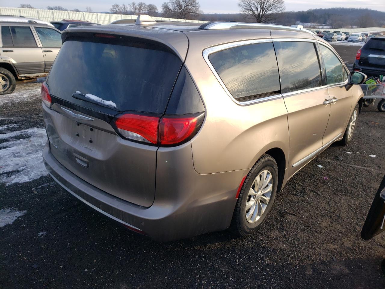 Photo 4 from auction – 2018 CHRYSLER PACIFICA T with VIN 2C4RC1EG6JR108107