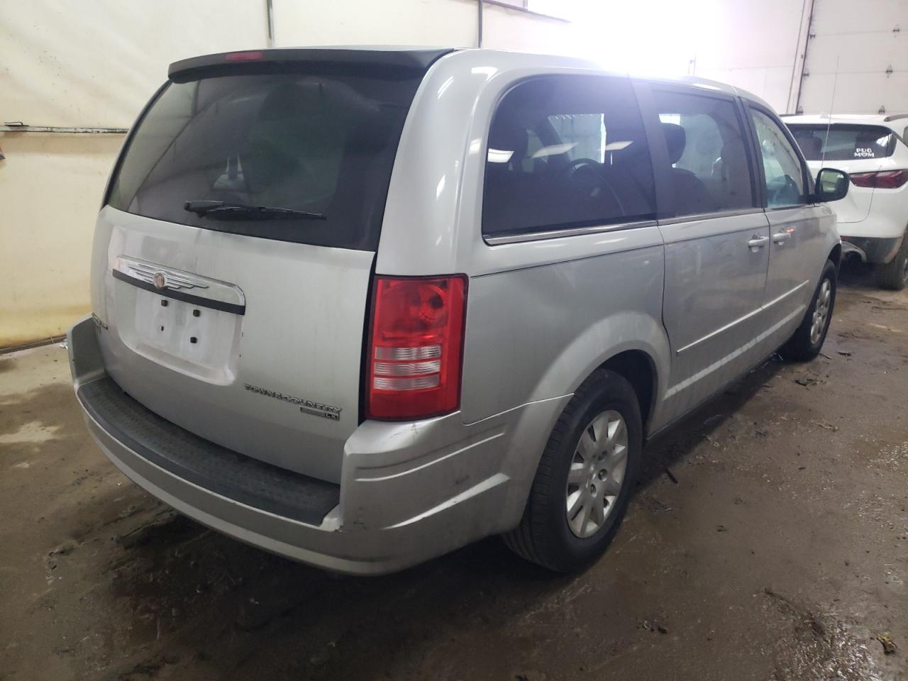 Photo 4 from auction – 2009 CHRYSLER TOWN & COU with VIN 2A8HR44E99R526869