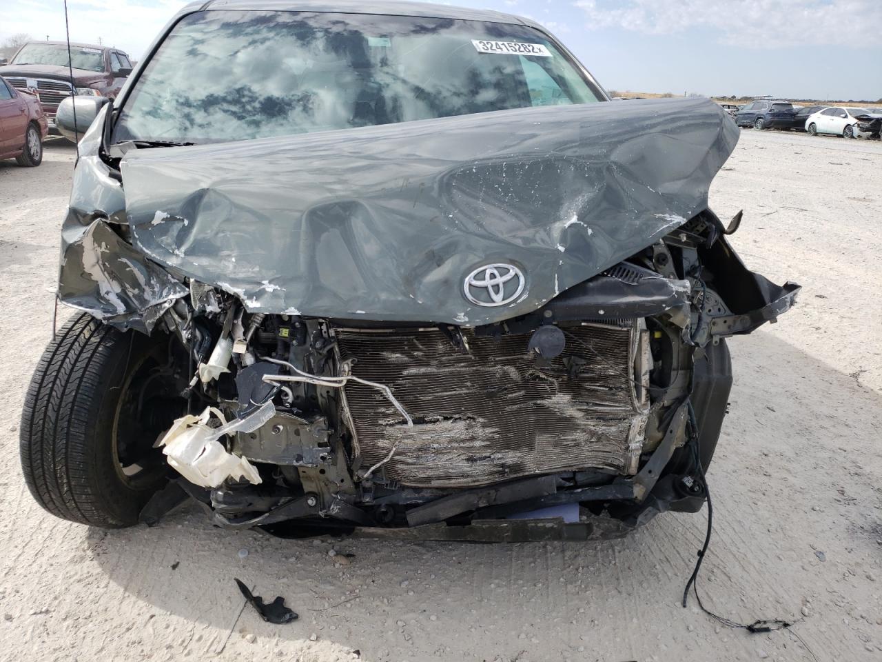 Photo 9 from auction – 2014 TOYOTA SIENNA LE with VIN 5TDKK3DC5ES444505