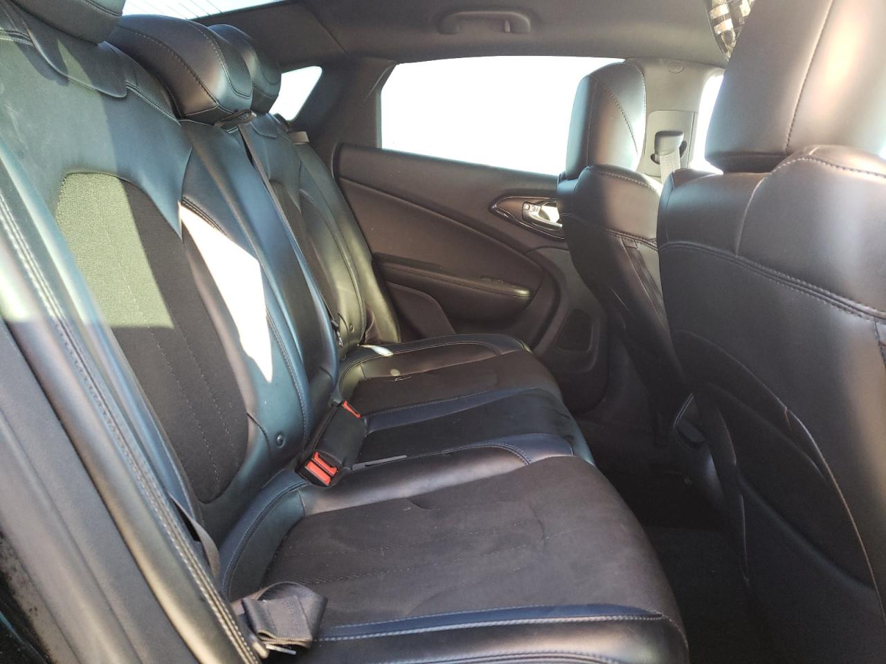 Photo 6 from auction – 2015 CHRYSLER 200 S with VIN 1C3CCCBB5FN749882