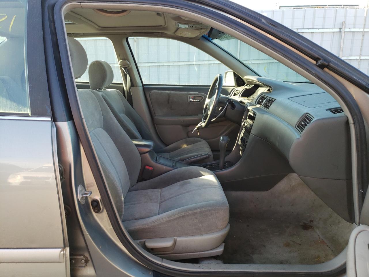Photo 5 from auction – 2001 TOYOTA CAMRY CE with VIN JT2BG22K710598225
