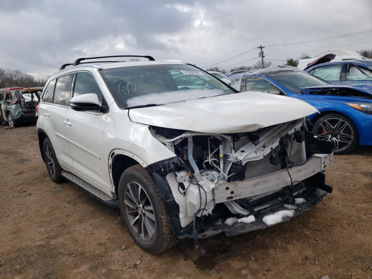 TOYOTA HIGHLANDER 2018 with VIN 5TDJZRFH1JS864579 - Photo from auction