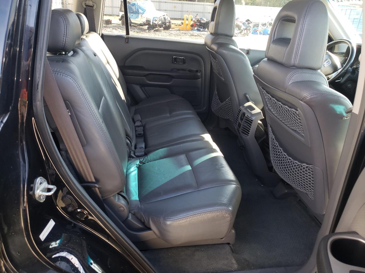 Photo 6 from auction – 2004 HONDA PILOT EXL with VIN 2HKYF18614H581212