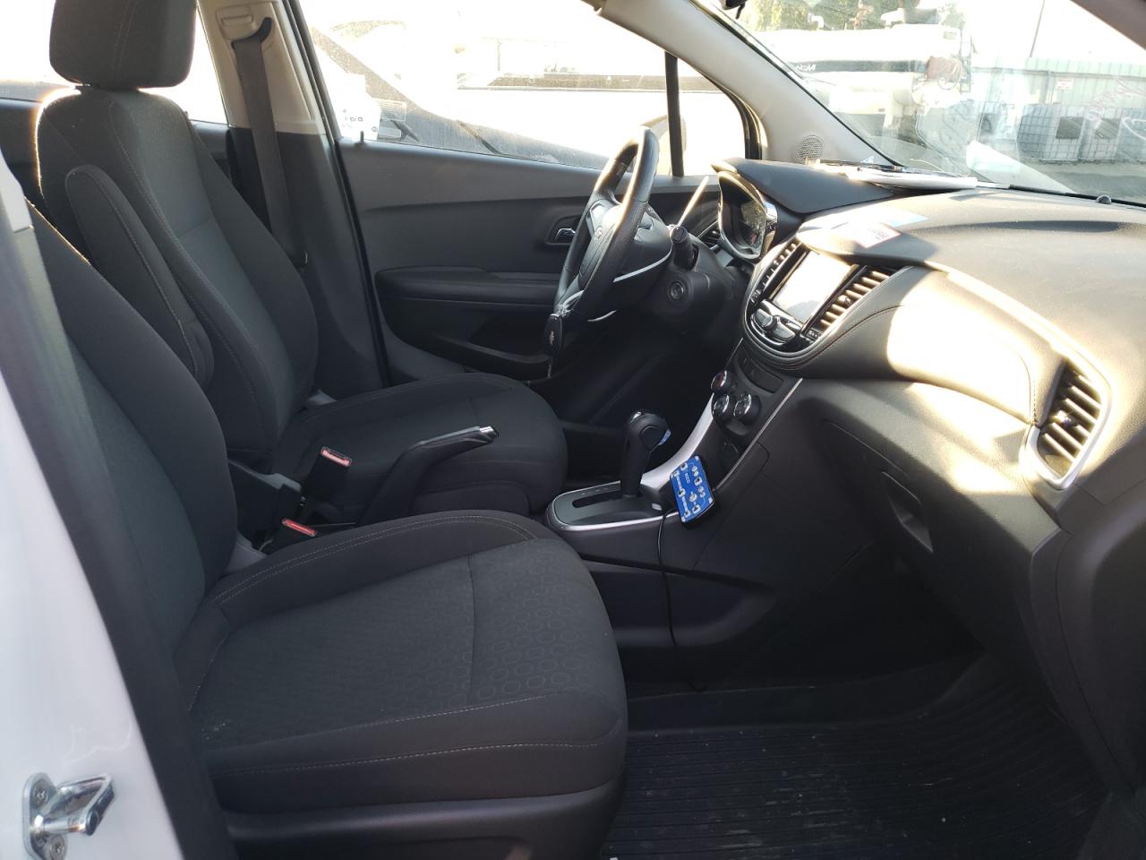 Photo 5 from auction – 2020 CHEVROLET TRAX LS with VIN KL7CJKSB5LB063976