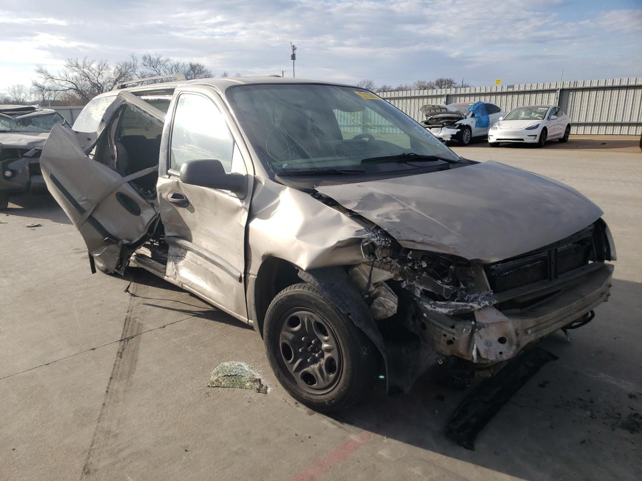 FORD FREESTAR S 2006 with VIN 2FMZA51696BA65677 - Photo from auction