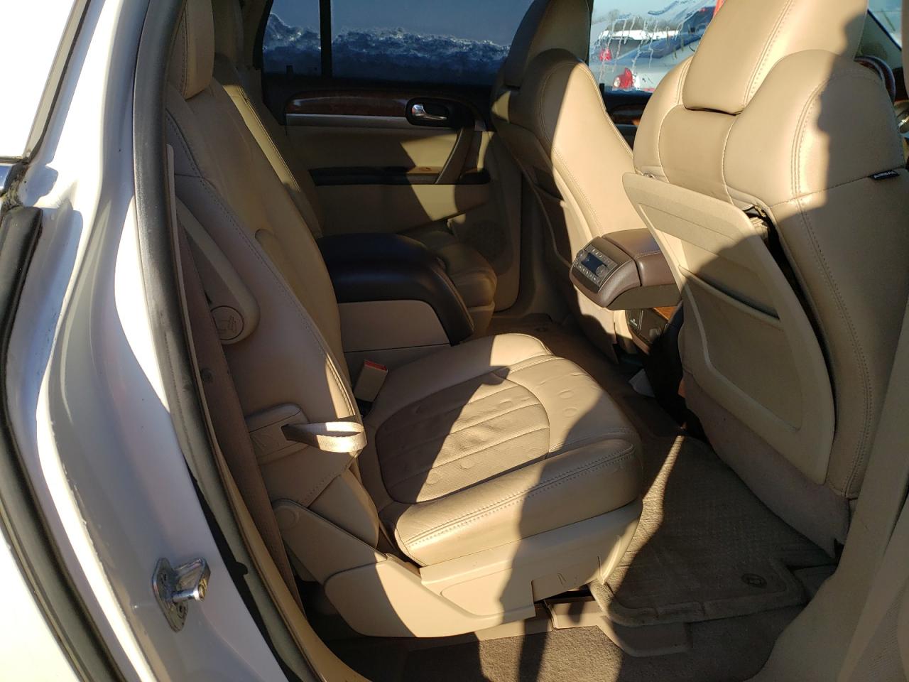 Photo 6 from auction – 2011 BUICK ENCLAVE CX with VIN 5GAKVCED0BJ232443