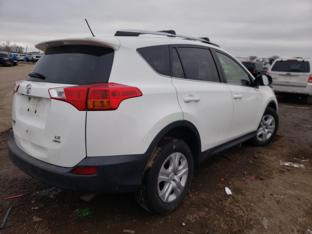 Photo 4 from auction – 2015 TOYOTA RAV4 LE with VIN JTMBFREV9FJ015194