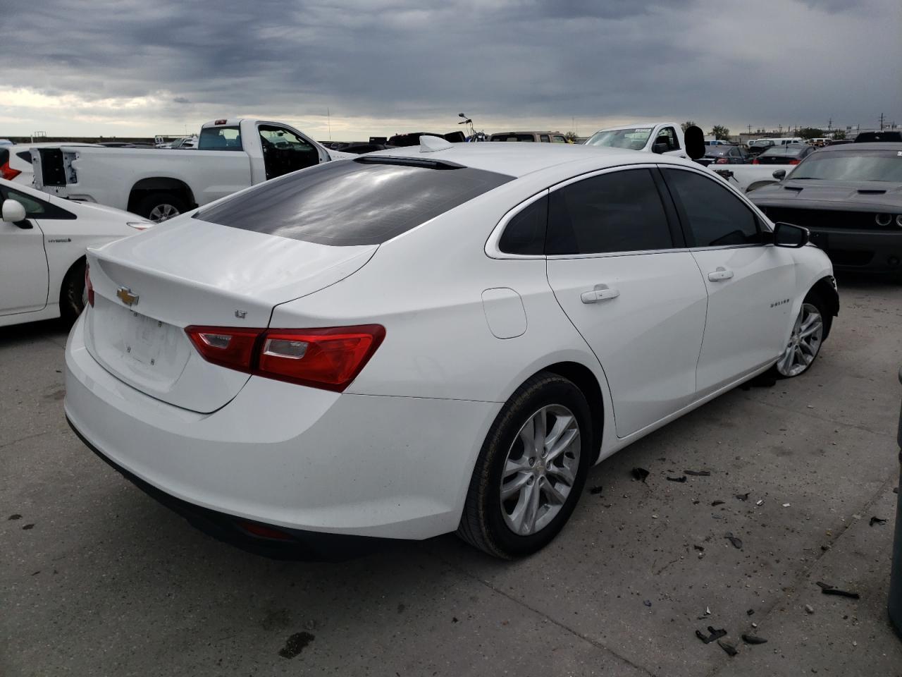 Photo 4 from auction – 2018 CHEVROLET MALIBU LT with VIN 1G1ZD5ST7JF207220