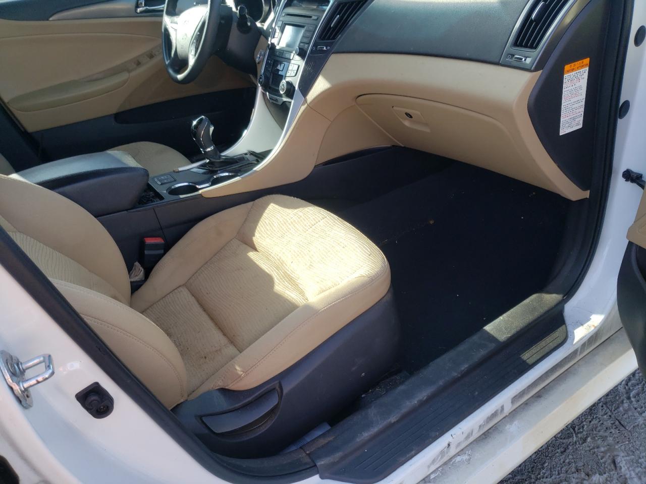 Photo 5 from auction – 2015 HYUNDAI SONATA HYB with VIN KMHEC4A49FA137247