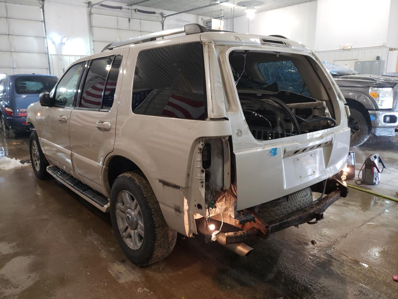 Photo 3 from auction – 2005 MERCURY MOUNTAINEE with VIN 4M2DU86W45ZJ00843