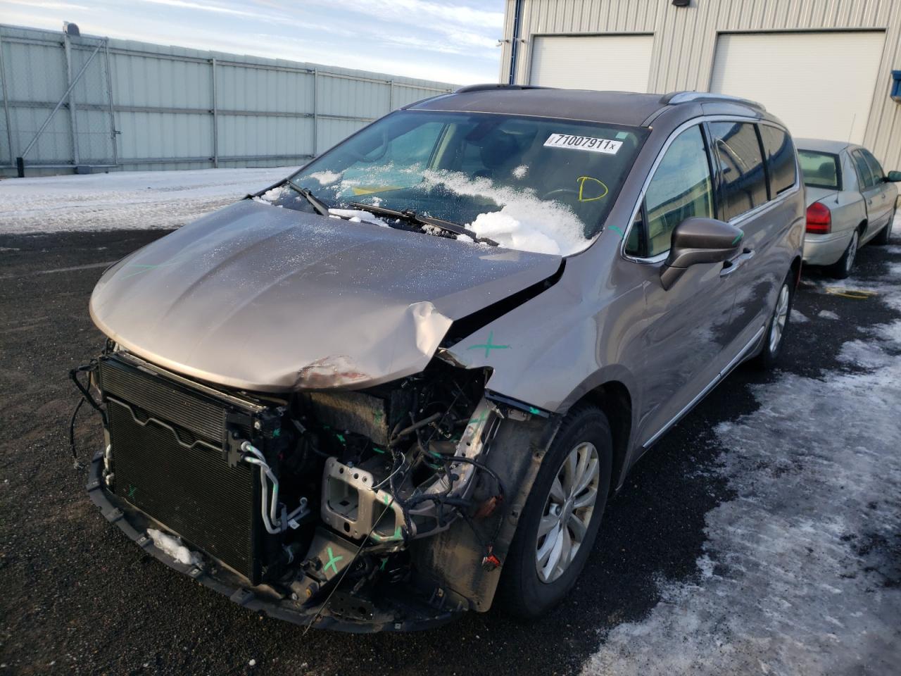 Photo 2 from auction – 2018 CHRYSLER PACIFICA T with VIN 2C4RC1EG6JR108107