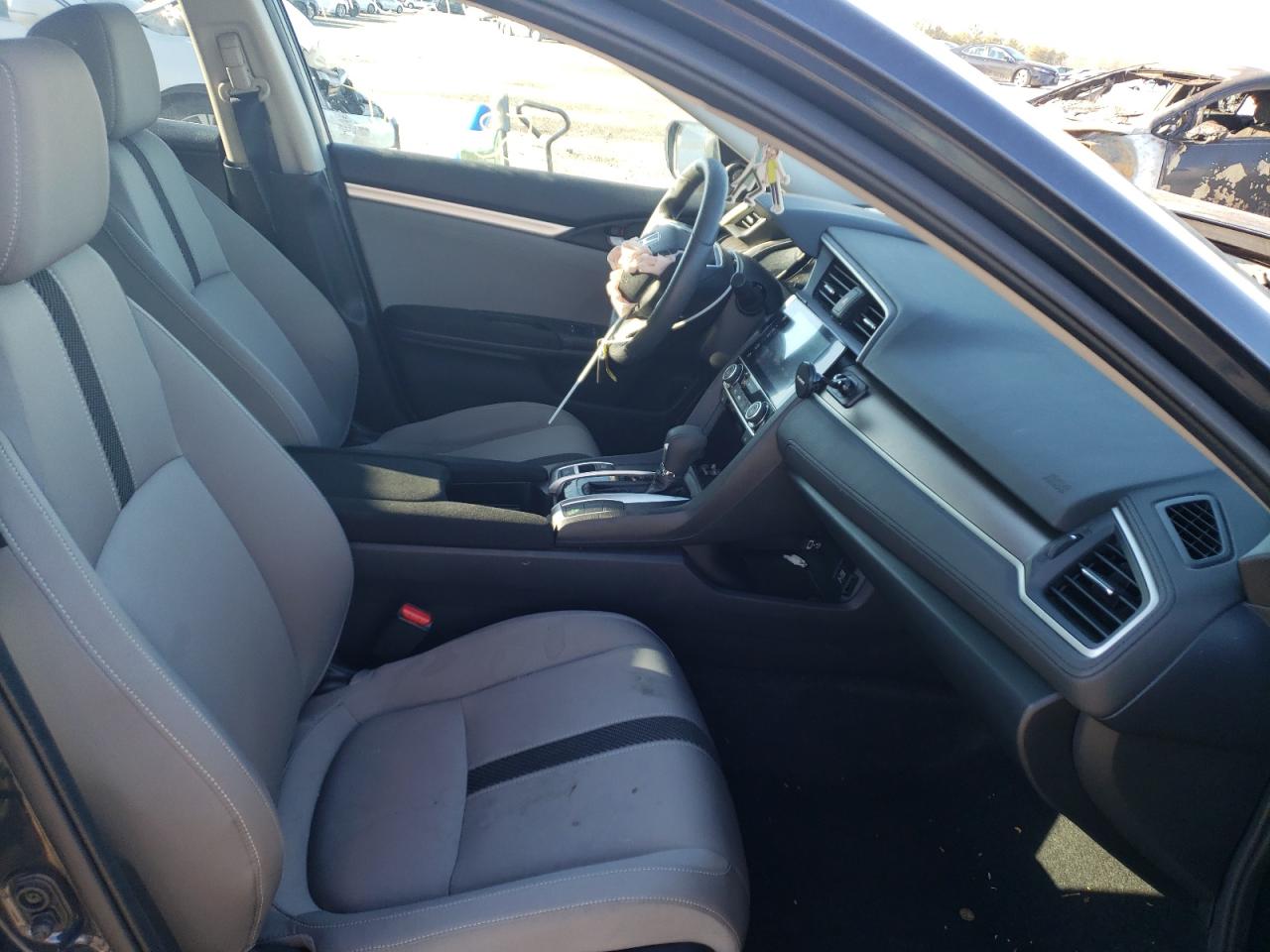Photo 5 from auction – 2016 HONDA CIVIC EX with VIN 19XFC1F3XGE031671