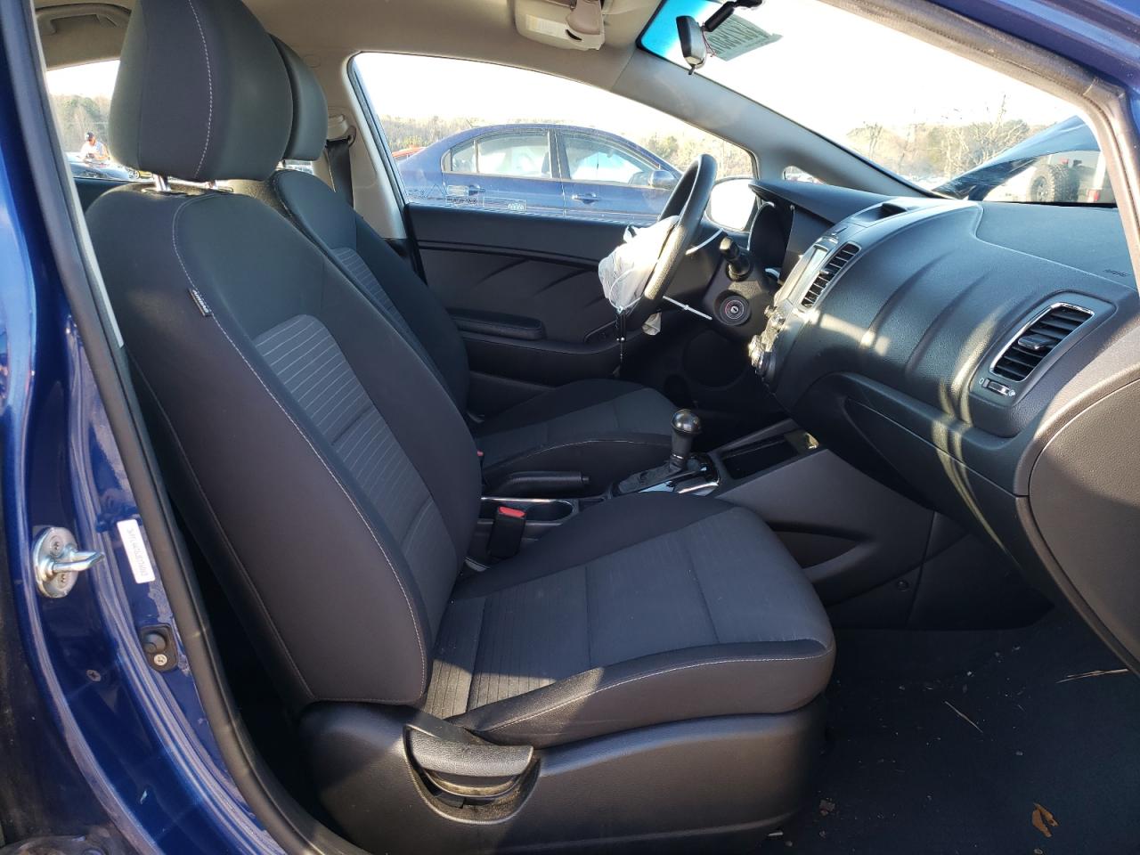 Photo 5 from auction – 2018 KIA FORTE LX with VIN 3KPFL4A76JE176063