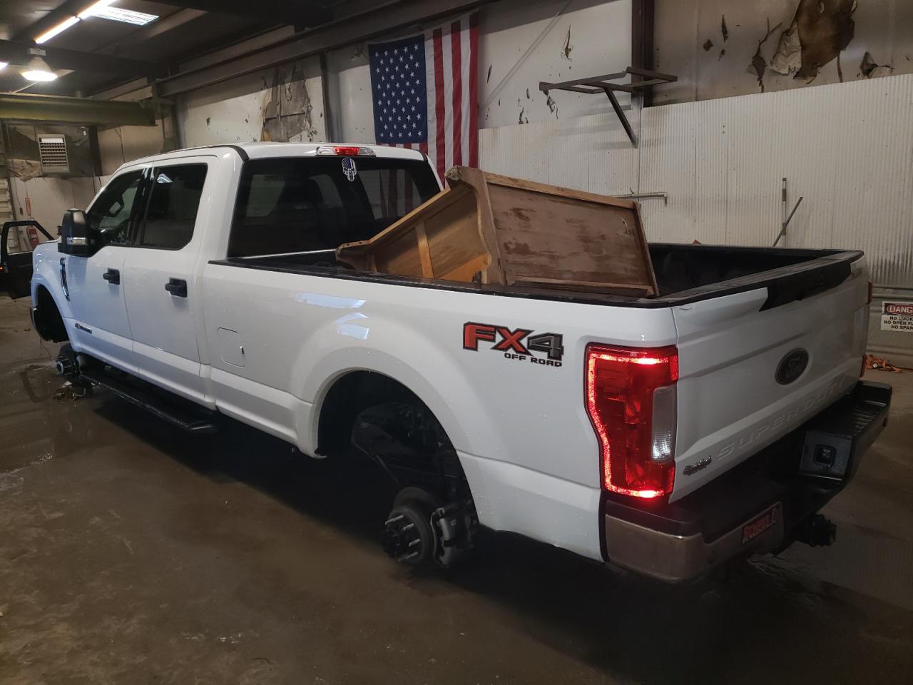 Photo 3 from auction – 2018 FORD F350 SUPER with VIN 1FT8W3BT8JEB10034