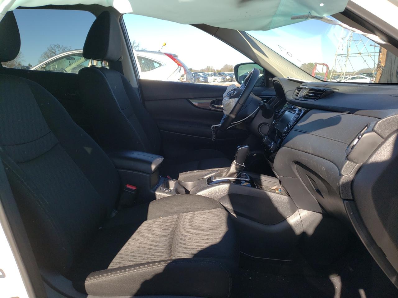 Photo 5 from auction – 2019 NISSAN ROGUE S with VIN KNMAT2MT2KP520643