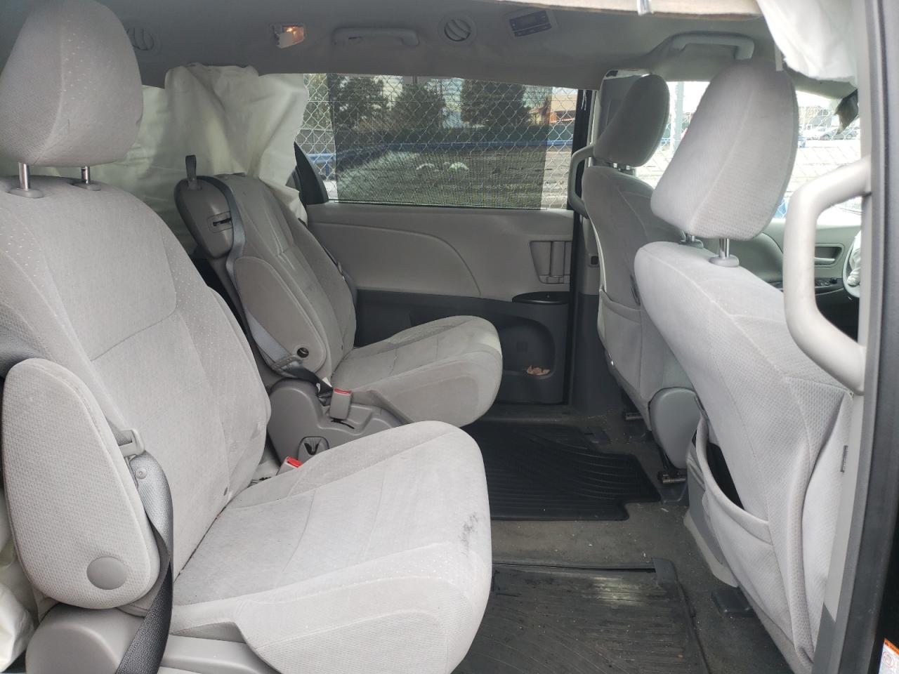 Photo 6 from auction – 2015 TOYOTA SIENNA LE with VIN 5TDKK3DC4FS575748