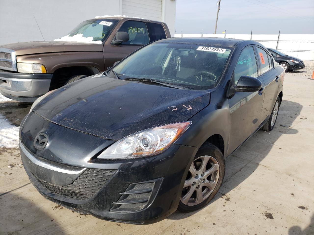 Photo 2 from auction – 2010 MAZDA 3 I with VIN JM1BL1SG7A1155284