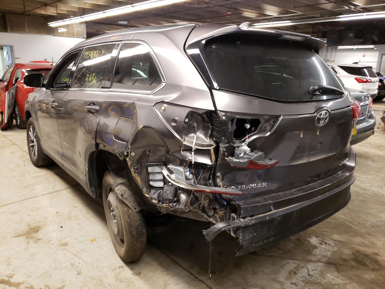 Photo 3 from auction – 2019 TOYOTA HIGHLANDER with VIN 5TDJZRFH6KS592466
