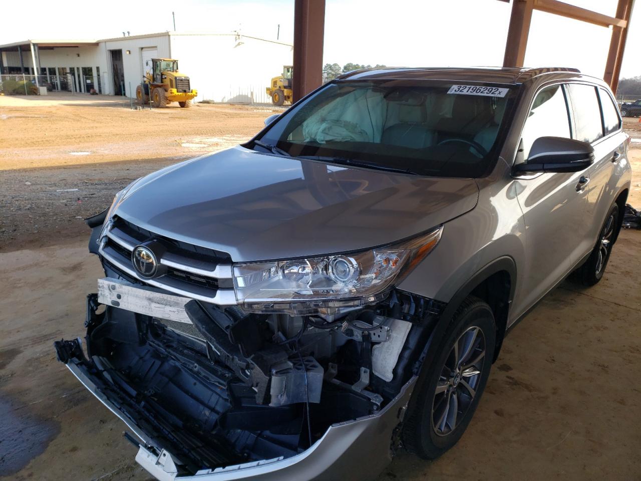 Photo 2 from auction – 2019 TOYOTA HIGHLANDER with VIN 5TDJZRFH6KS926771