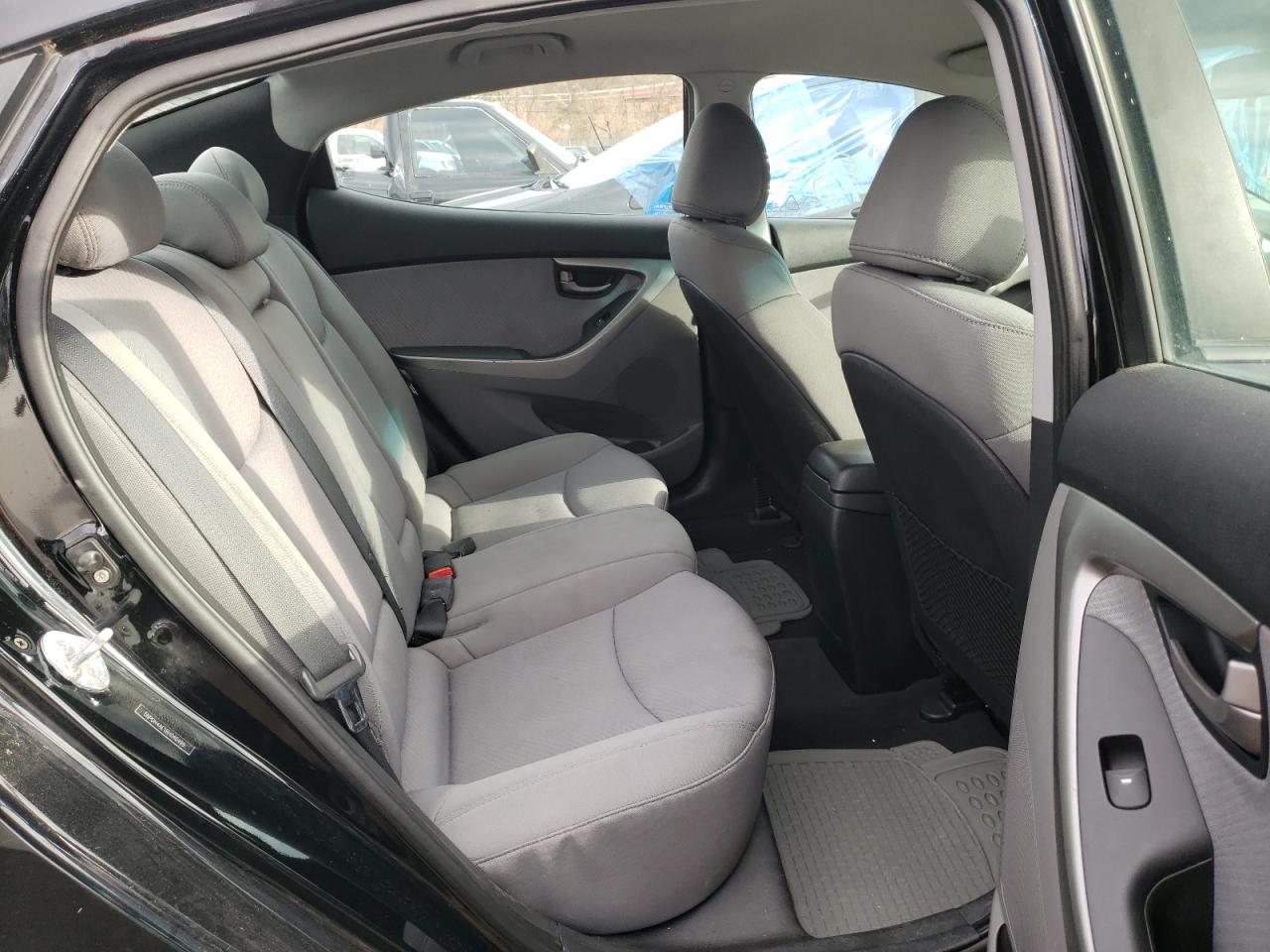 Photo 6 from auction – 2011 HYUNDAI ELANTRA GL with VIN 5NPDH4AE1BH046499