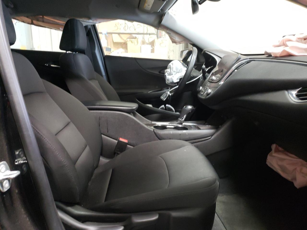 Photo 5 from auction – 2018 CHEVROLET MALIBU LT with VIN 1G1ZD5ST6JF201814