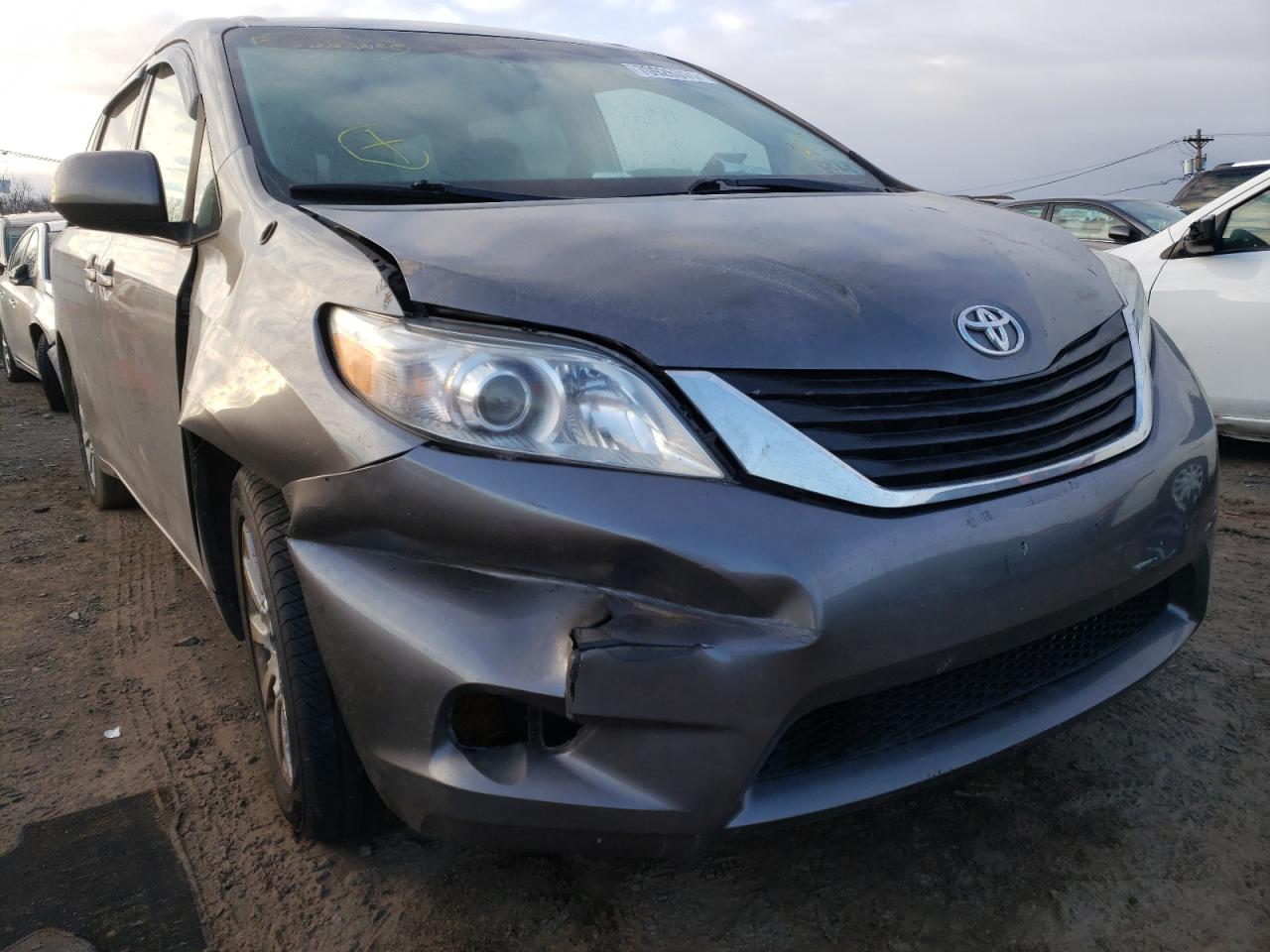 Photo 9 from auction – 2014 TOYOTA SIENNA LE with VIN 5TDJK3DC3ES089815
