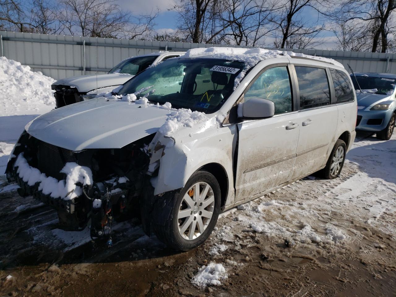 Photo 2 from auction – 2014 CHRYSLER TOWN & COU with VIN 2C4RC1BG4ER224657