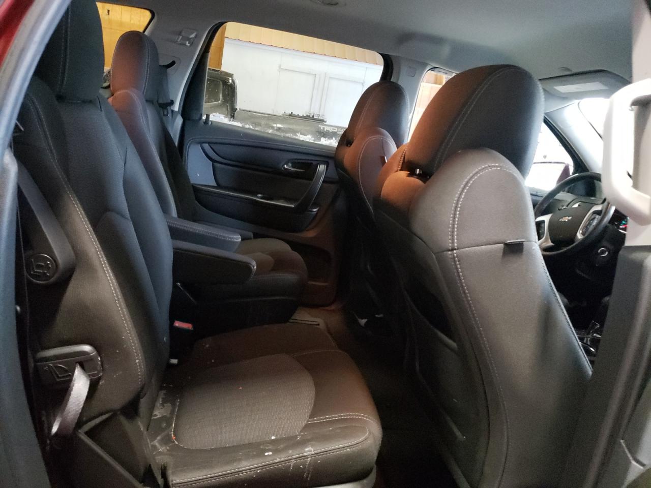 Photo 6 from auction – 2017 CHEVROLET TRAVERSE L with VIN 1GNKRGKD5HJ146740