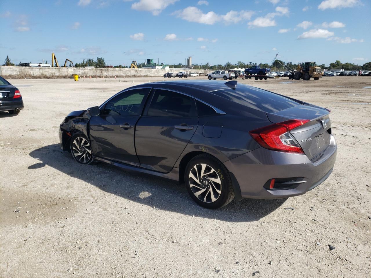 Photo 3 from auction – 2017 HONDA CIVIC EX with VIN 19XFC2F72HE082592