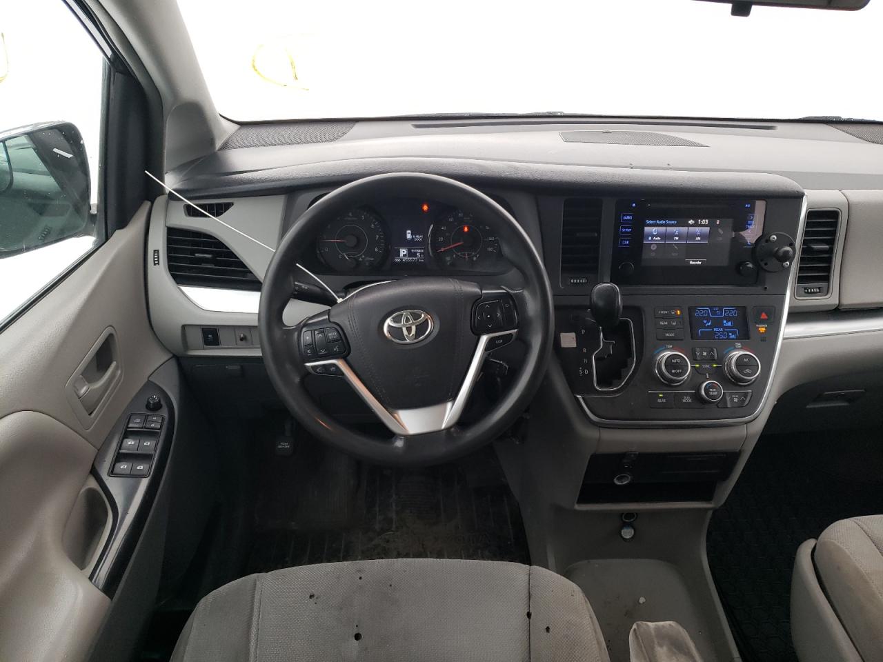Photo 9 from auction – 2016 TOYOTA SIENNA with VIN 5TDZK3DC8GS712562