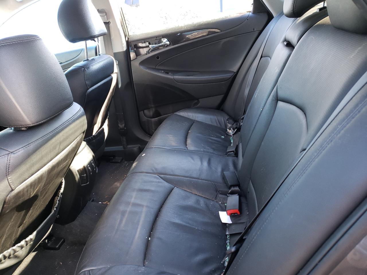 Photo 6 from auction – 2011 HYUNDAI SONATA SE with VIN 5NPEC4AC0BH223075